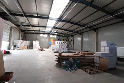 Spațiu comercial, de 600 mp, în Central - 4