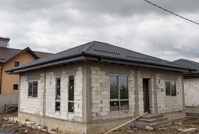 Casă cu 3 camere cu Teren 300 Mp în Central