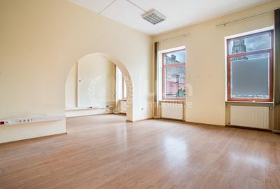 Casă individuală cu 12 camere cu Canalizare în Central - 5