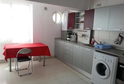 Apartament cu 2 camere semidecomandat, mobilat în Zorilor