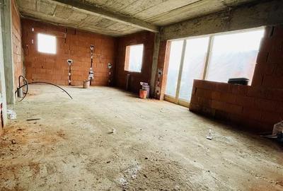 Casă cu 4 camere cu Teren 300 Mp în Sânmartin