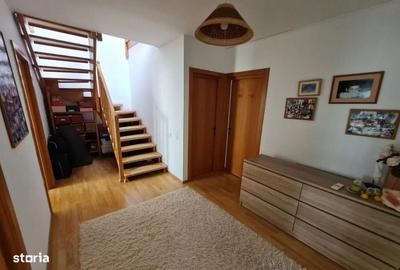 Casă cu 4 camere în Central - 2