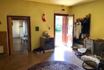Casa de vanzare cu 2 apartamente in Cisnadie, central. - 7