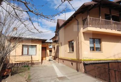 Casă cu 5 camere cu Teren 380 Mp în Central
