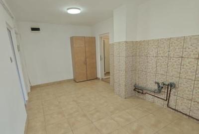 Apartament spa?ios,de vanzare, 3 camere, 98 mp, zona Petru - 1