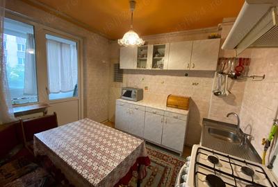 Apartament cu 3 camere decomandat în 22 Decembrie - 1