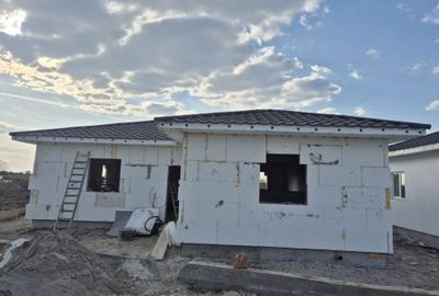 Casă cu 4 camere în Lazuri - 3