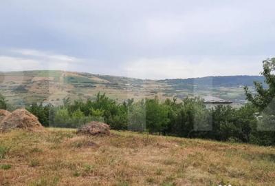 Teren de 2000 mp, în Iris