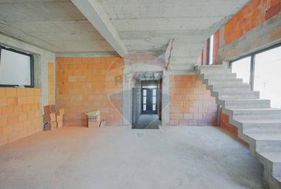 De vanzare, casa la rosu in zona centrala, Str. Emil Racovita - 13