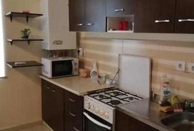 Apartament cu 3 camere semidecomandat, mobilat în Mărăști