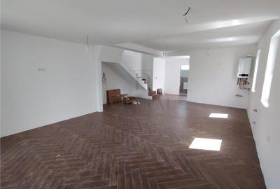 Duplex cu 4 camere cu Canalizare în Urseni - 2
