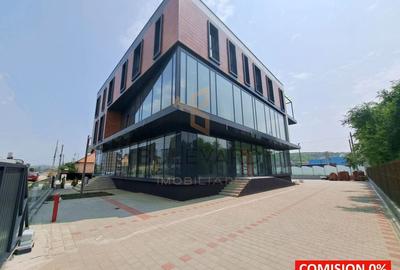 Cladire comerciala situata la drum intens circulat, 1365 mp utili + 20 parcari