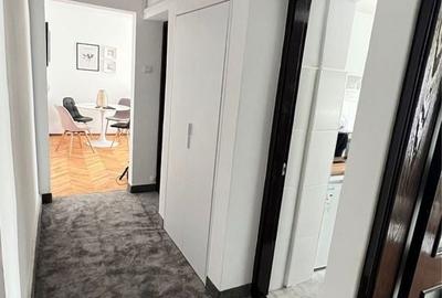 Apartament cu 3 camere semidecomandat în Central - 3