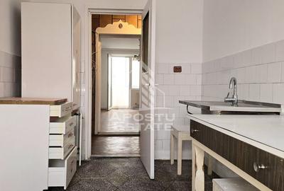 Apartament cu 4 camere semidecomandat în Aradului - 8