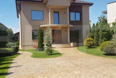 Casă cu 8 camere cu Teren 1000 Mp în Păulești