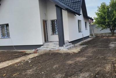 Casă cu 4 camere cu Teren 85 Mp în Letea Veche - 1