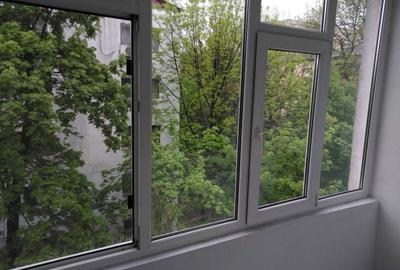 Apartament cu 3 camere semidecomandat în Podul de Piatră - 1