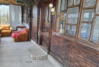 Casă cu 3 camere cu Teren 3000 Mp în Central - 1