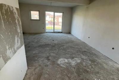 Casă cu 4 camere cu Teren 250 Mp în Florești - 3