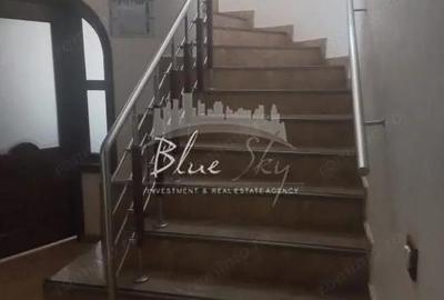 Casă cu 8 camere cu Canalizare în Km 5 - 15