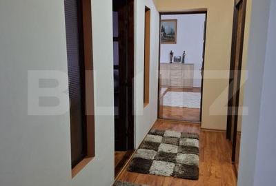 Apartament cu 3 camere decomandat în Petros - 1