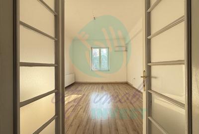 Apartament cu 3 camere semidecomandat în P-ța Romană - 2