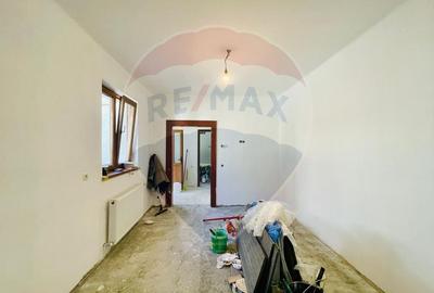 Casă cu 6 camere cu Teren 500 Mp în Calea Dumbrăvii - 4