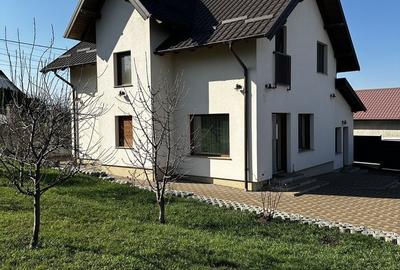 Casă cu 4 camere în Ipotești - 5