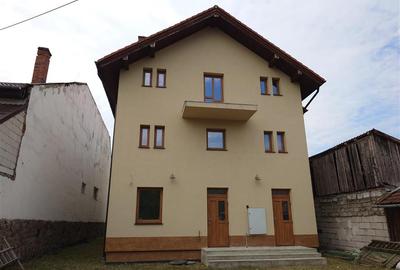 Casă cu 20 camere cu Canalizare în Central - 12