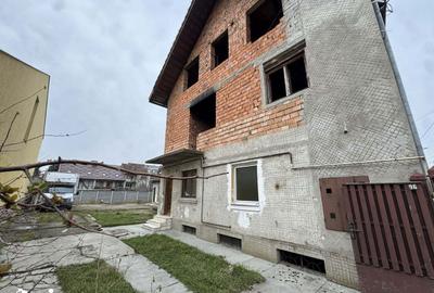 Casă cu 8 camere cu Teren 622 Mp în Titulescu - 16