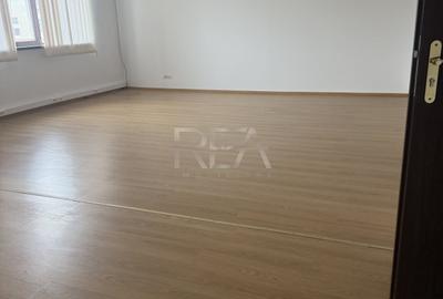 Spațiu industrial, de 1,680 mp, în P-ța Leul - 2