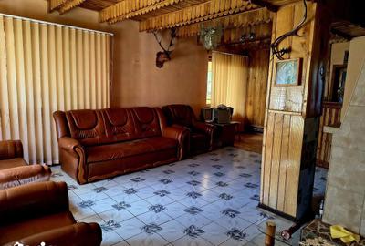 Casă cu 4 camere cu Teren 1000 Mp în Tractorul - 10