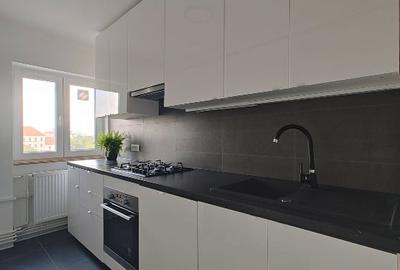 Inchiriez apartament 4 camere, ultracentral - 1