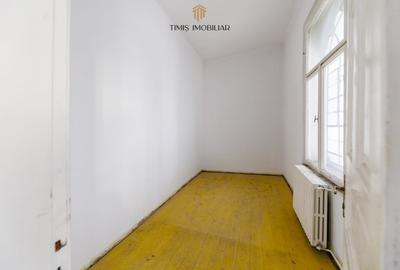 Spatiu de birouri cu vedere spre Catedrala, in Palatul Marschall - 0% - 18