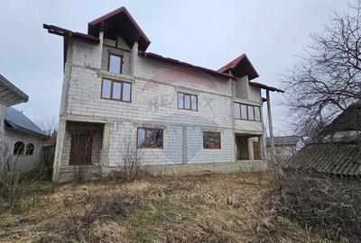 Casă individuală cu 12 camere cu Teren 2869 Mp în Siminicea - 3