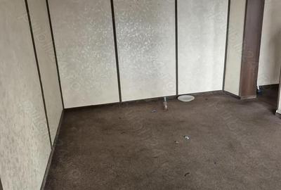 Spa?iu de vanzare in zona centrala - 2