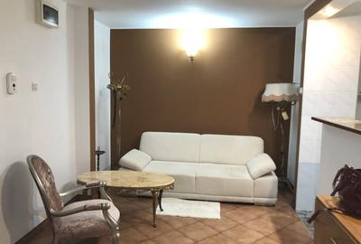 Apartament cu 2 camere semidecomandat, mobilat în Ultracentral