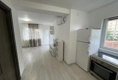 Apartament cu 2 camere semidecomandat în Micro 3 - 4