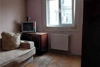 Apartament cu 4 camere semidecomandat în Baza 3 - 3