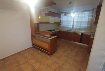 Casă cu 8 camere cu Canalizare în Lacul Tei - 11