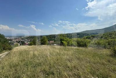 Teren de 1495 mp, în Central