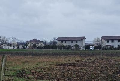 Teren Construcții intravilan de 1800 mp, în Tuzla