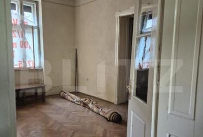 Casa, zona centrala, curte comuna - 3