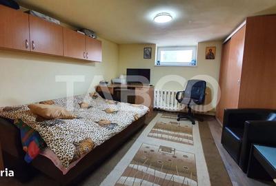 Casă cu 4 camere decomandat în Șelimbăr