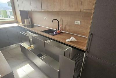 Apartament cu 3 camere, mobilat în Tractorul - 12