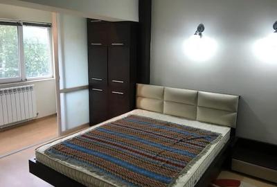 Apartament cu 3 camere decomandat în Capitol