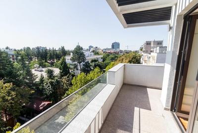 Apartament cu 5 camere decomandat în Primăverii