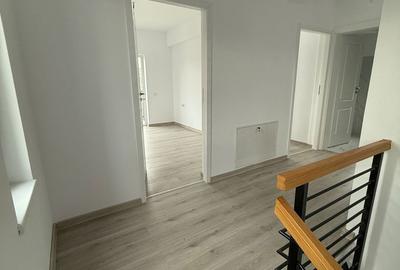 Casă cu 4 camere cu Teren 300 Mp în Bucium - 2
