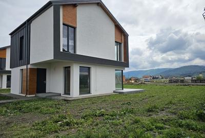 Casa individuala cu 5 camere, teren 600mp, Cristian - 9