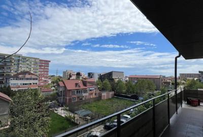 Apartament cu 3 camere semidecomandat în Energia